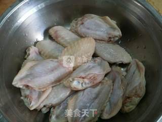 可乐鸡翅的做法步骤：1