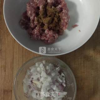 洋葱肉馅饼的做法步骤：3