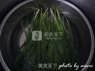 韭菜鸡蛋炒脆饼的做法步骤：1
