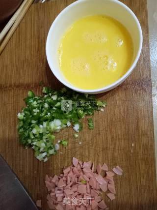 青椒火腿蛋炒饭的做法步骤：2