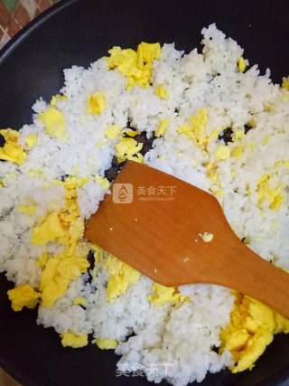 青椒火腿蛋炒饭的做法步骤：4