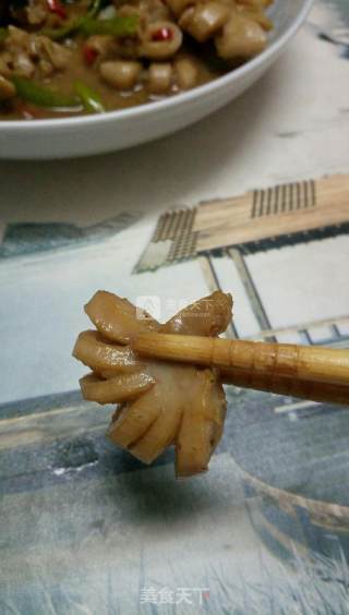 爆炒猪生肠的做法步骤：1