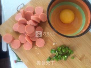 火腿蛋炒饭的做法步骤：1