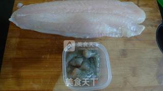 虾丁鱼丸的做法步骤：1