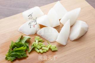 牛肉丸萝卜汤的做法步骤：2