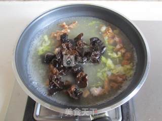 虾仁木耳娃娃菜的做法步骤：6