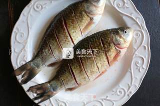 豆瓣鲫鱼的做法步骤：3