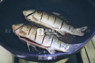 豆瓣鲫鱼的做法步骤：4