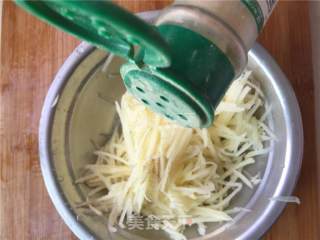 土豆丝饼的做法步骤：3
