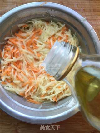 土豆丝饼的做法步骤：7