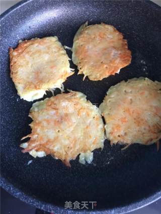 土豆丝饼的做法步骤：9