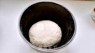 百变面食之豆沙包的做法步骤：1