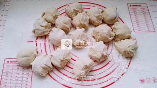 百变面食之豆沙包的做法步骤：6