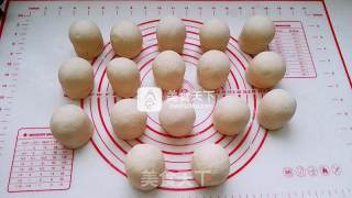 百变面食之豆沙包的做法步骤：13