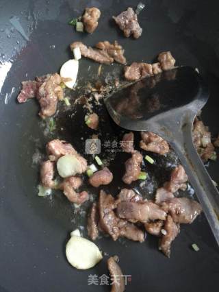 酸笋炒肉丝「春夏暮色3」的做法步骤：7