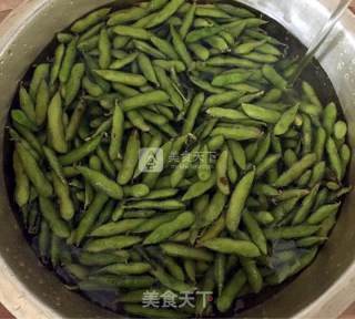 五香毛豆的做法步骤：2