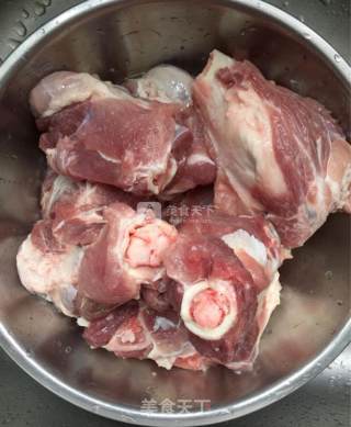 酱香骨棒的做法步骤：1