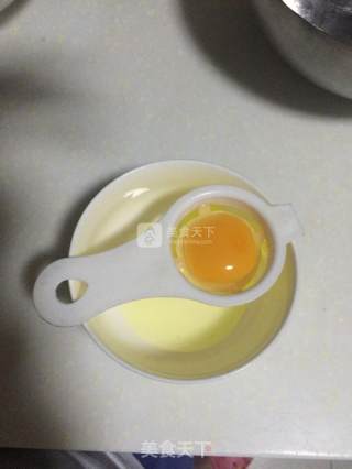六寸基础戚风蛋糕的做法步骤：1