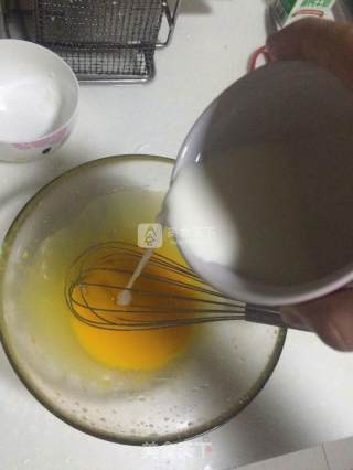 六寸基础戚风蛋糕的做法步骤：6