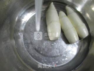 黑木耳茭白煮猪蹄的做法步骤：2