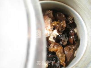 黑木耳茭白煮猪蹄的做法步骤：6