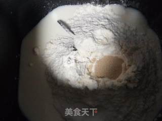 熊本熊 x 凯蒂猫 巧克力餐包的做法步骤：1