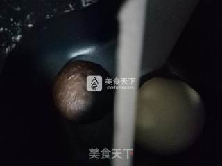 熊本熊 x 凯蒂猫 巧克力餐包的做法步骤：3
