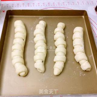 可爱的毛毛虫豆沙包的做法步骤：7