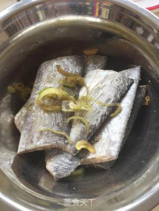 家常烧带鱼的做法步骤：1