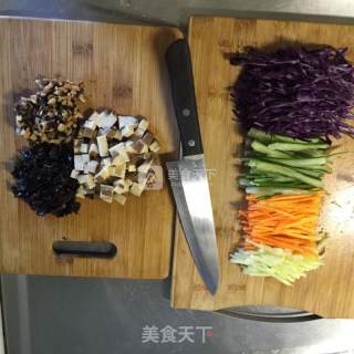 炸酱面-上海八宝酱面的做法步骤：1
