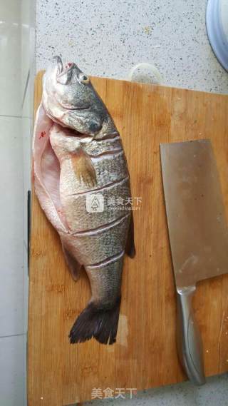 风味烤鱼的做法步骤：1