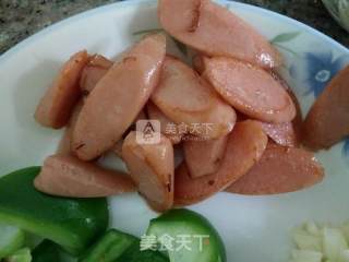 榨菜炒青椒火腿肠的做法步骤：9