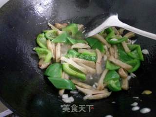 榨菜炒青椒火腿肠的做法步骤：12