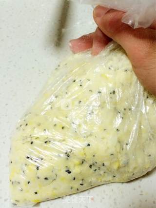 玛格丽特黑芝麻饼干的做法步骤：8