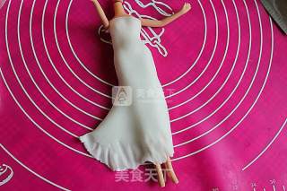 芭比娃娃翻糖蛋糕的做法步骤：16