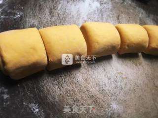 南瓜馒头--金灿灿的刀切馒头的做法步骤：11