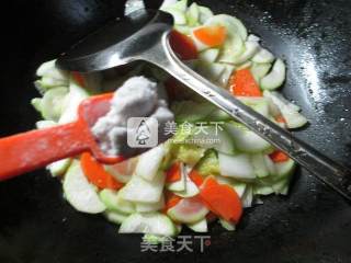 白菜炒长瓜的做法步骤：6