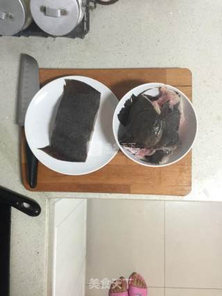 清蒸酱香紫苏剁椒鸦片鱼的做法步骤：2