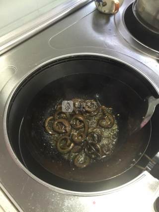盘龙 黄鳝的做法步骤：4