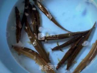 泥鳅栗子汤的做法步骤：1