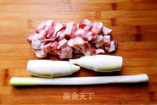 茭白红烧肉的做法步骤：1