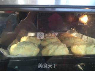 大大滴菠萝泡芙的做法步骤：4