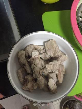 糖醋排骨的做法步骤：1
