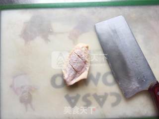 适合新手的美味简单烤箱菜——烤鸡翅的做法步骤：1