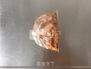 适合新手的美味简单烤箱菜——烤鸡翅的做法步骤：4