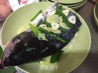 剁椒鱼头的做法步骤：2