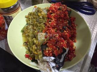 剁椒鱼头的做法步骤：4