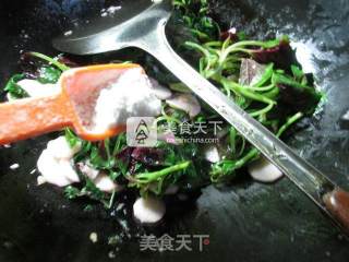 山药炒红苋菜的做法步骤：5