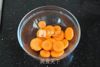 胡萝卜面包的做法步骤：1