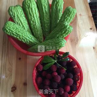 冰糖杨梅苦瓜的做法步骤：1